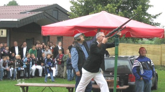 Vogelschiessen_2004 Vogelschießen am Schützenfestmontag Königsschuss 2004 König Klaus Marx